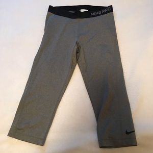 Nike pro crop leggings